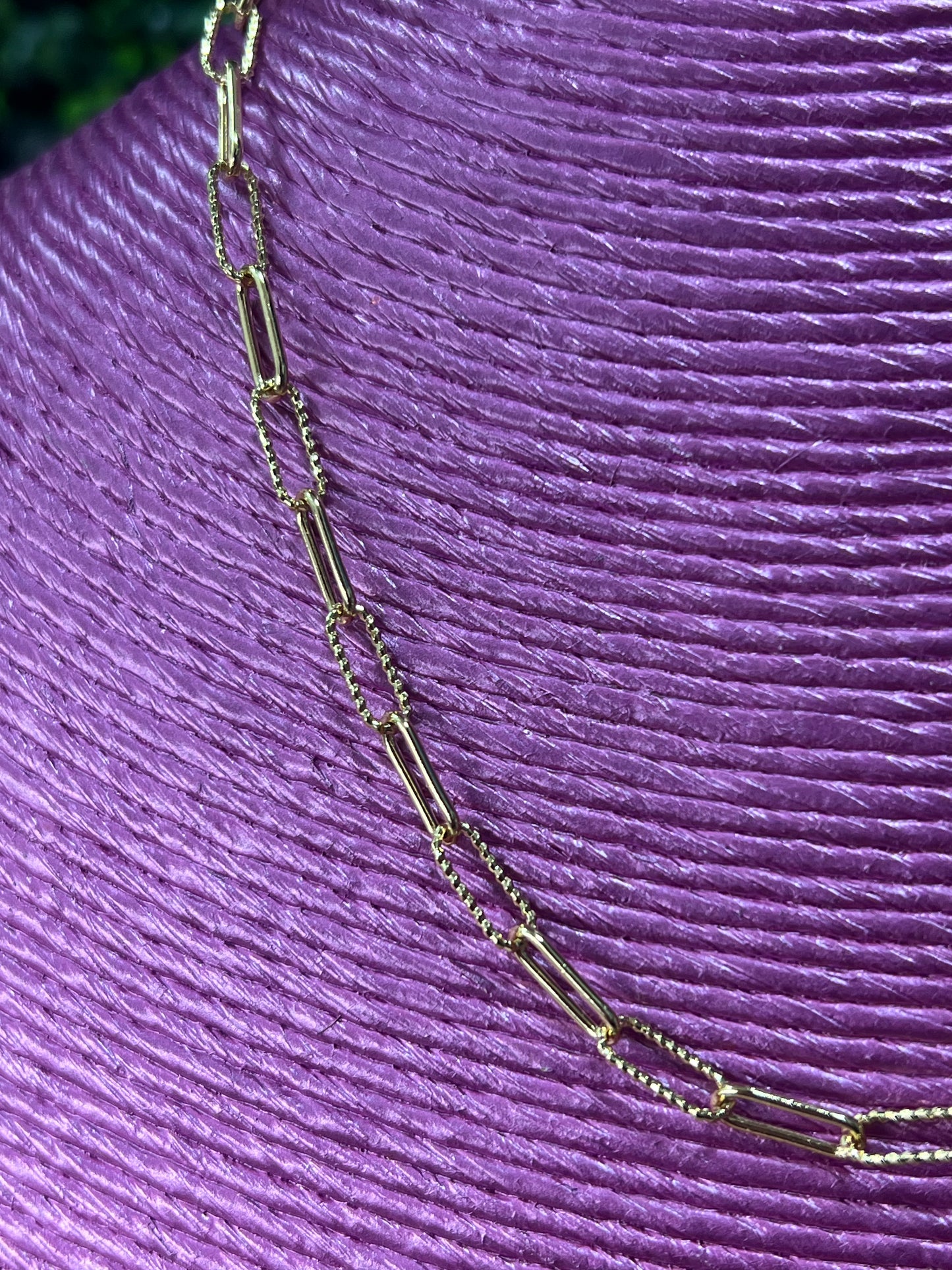 Dainty gold and textured magnetic necklace