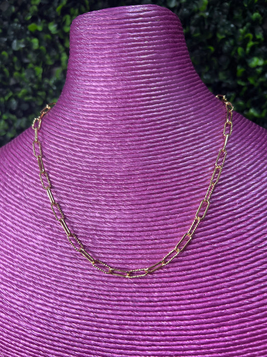 Dainty gold and textured magnetic necklace