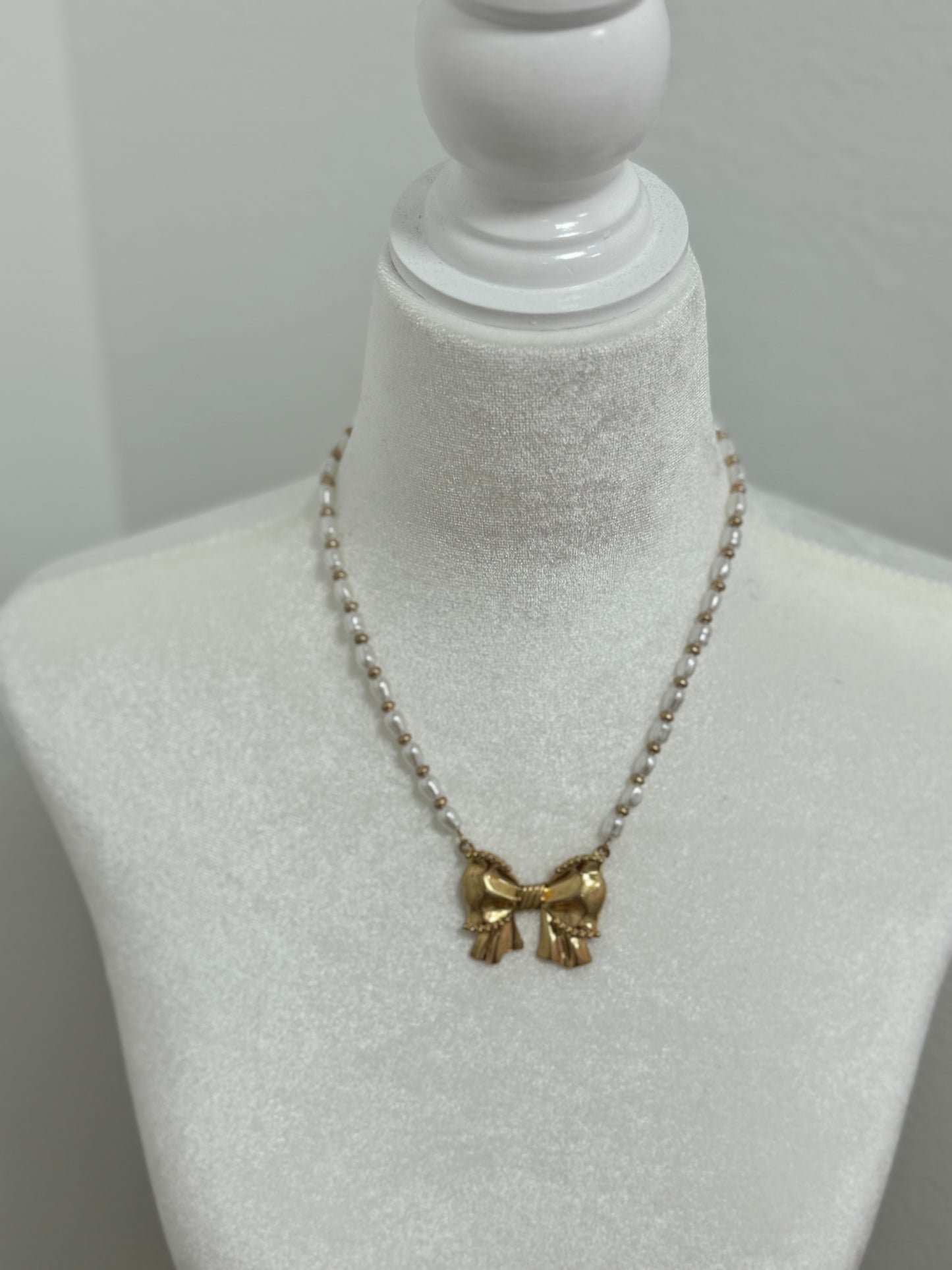 Chunky Pearl Bow Necklace