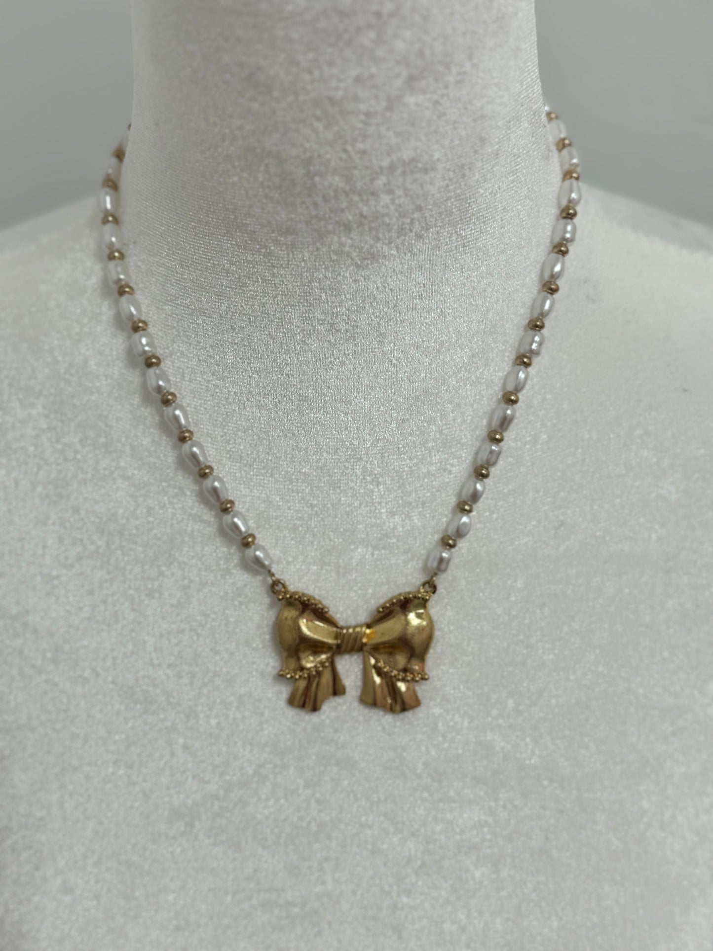 Chunky Pearl Bow Necklace