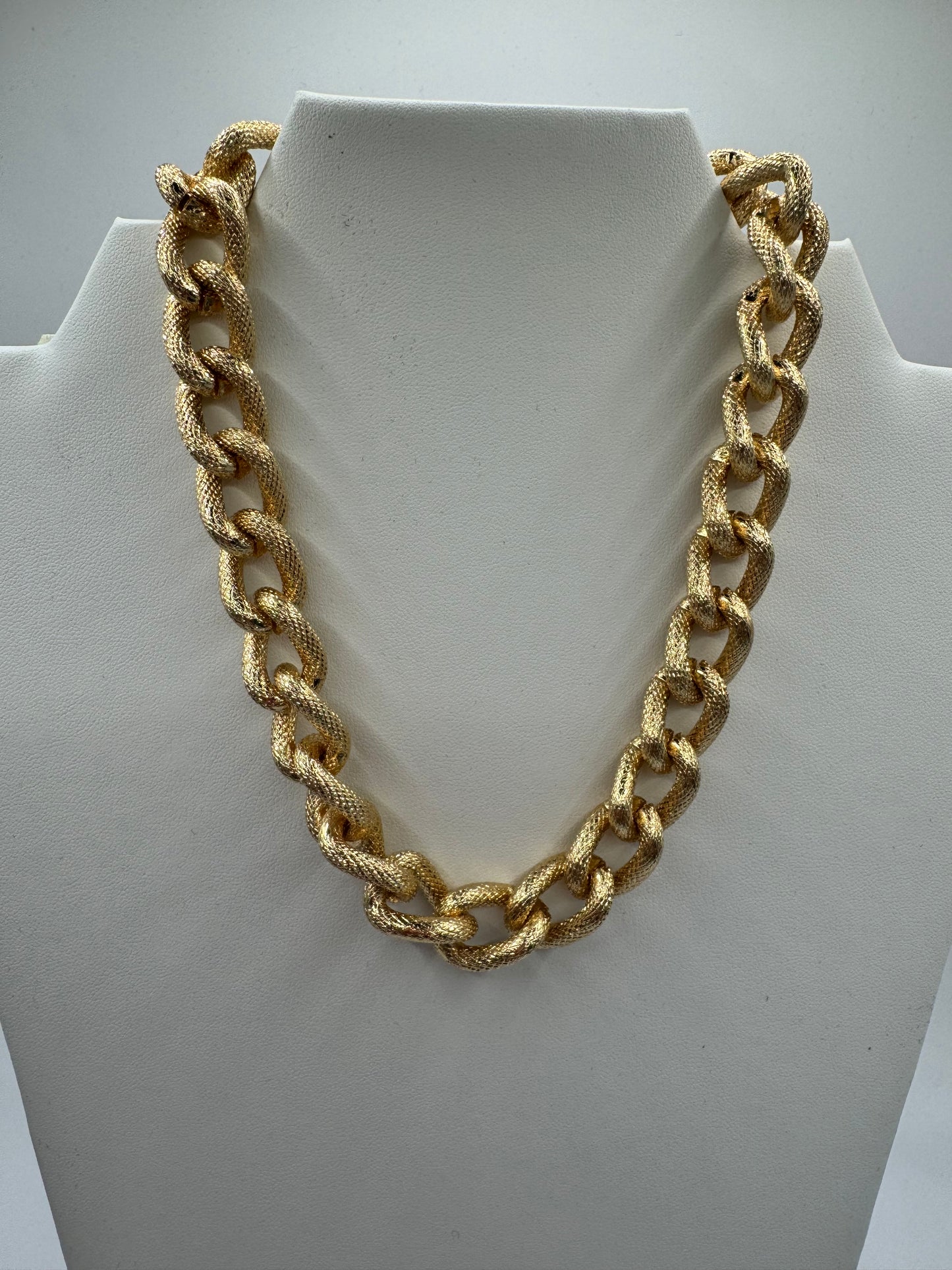 Thick gold chain necklace